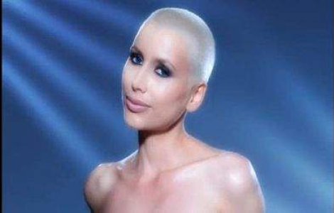 Catalina Toma revine in Romania