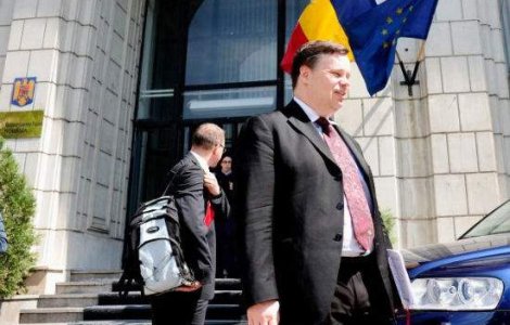 FMI-ul arde, iar Guvernul se piaptana