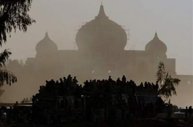 Violente in Pakistan: Zeci de morti si raniti