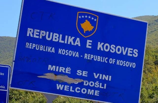 Basescu ii cere lui Ponta sa nu mai lase de inteles ca Romania va recunoaste Kosovo