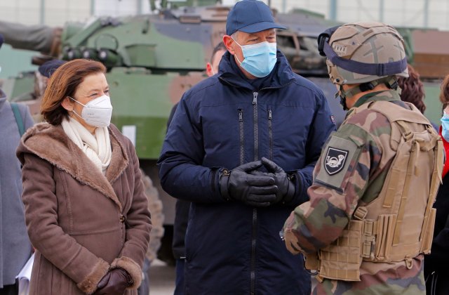 Iohannis:  România îşi va consolida propria capacitate de apărare