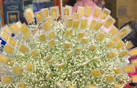 Un bărbat din Vietnam a cumpărat de 8 Martie un buchet de 300.000 de dolari