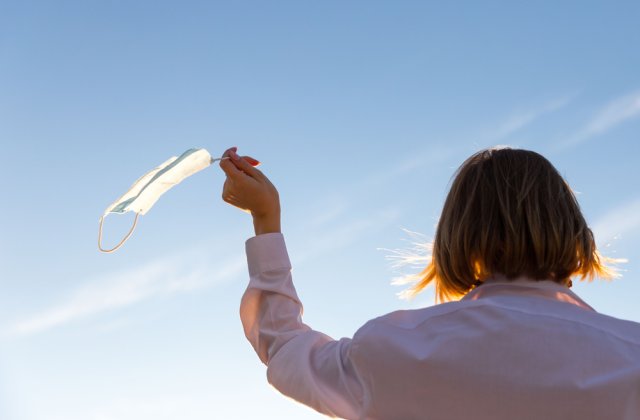 Fostul ministru al Sănătății: &bdquo;Ridicarea bruscă a tuturor restricțiilor COVID este o măsură fără cap&rdquo;