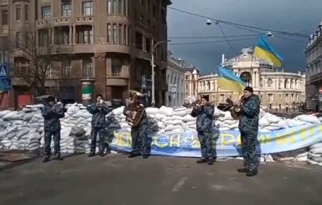 VIDEO Soldații ucraineni din Odesa cântă „Don`t Worry, Be Happy” în timpul războiului
