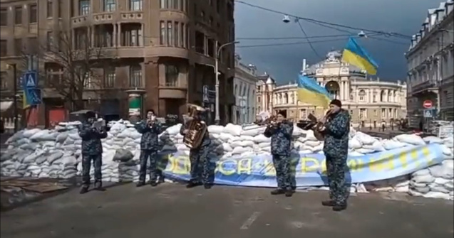 VIDEO Soldații ucraineni din Odesa cântă „Don`t Worry, Be Happy”