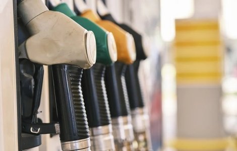 Tânără de 22 de ani, bătută de un șofer pentru că s-ar fi băgat în fața lui la coadă la benzinarie