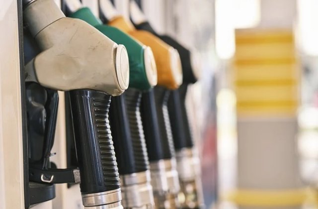 Tânără de 22 de ani, bătută de un șofer pentru că s-ar fi băgat în fața lui la coadă la benzinarie