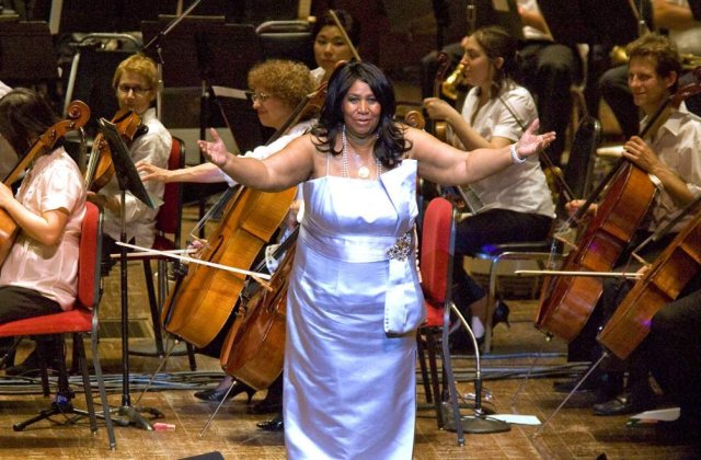 Aretha Franklin si-a fracturat doua coaste