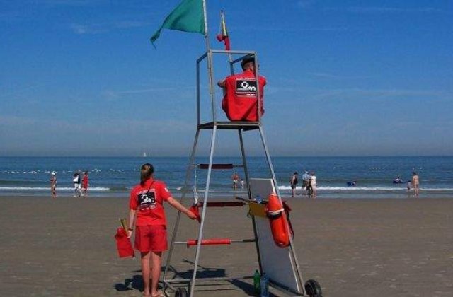 Turista din Germania, ranita de un salvamar