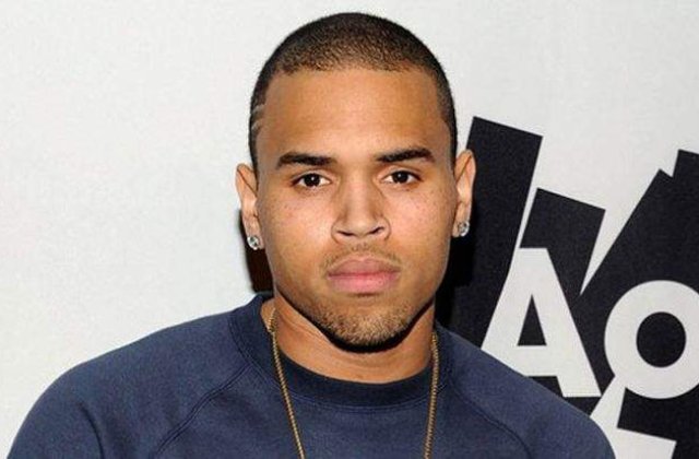 Rapperul Chris Brown, arestat din nou in California