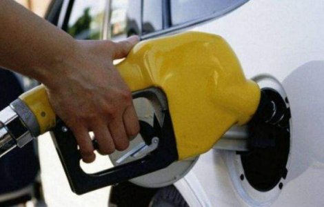 8.000 protesteaza in impotriva accizei suplimentare la combustibil