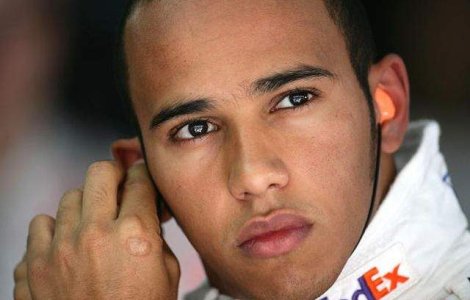 Hamilton, in pole position la MP al Australiei