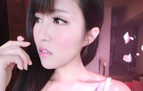  Foto  Socant! O tanara si-a postat sinuciderea pe internet