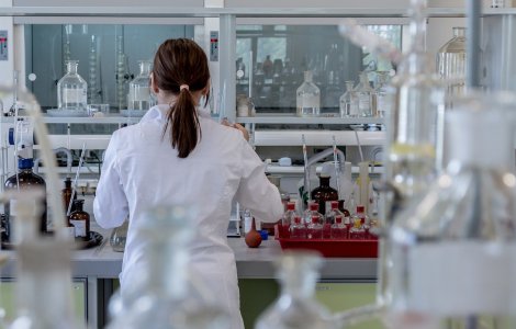 OMS sfătuiește Ucraina să distrugă agenții patogeni din laboratoarele de cercetare