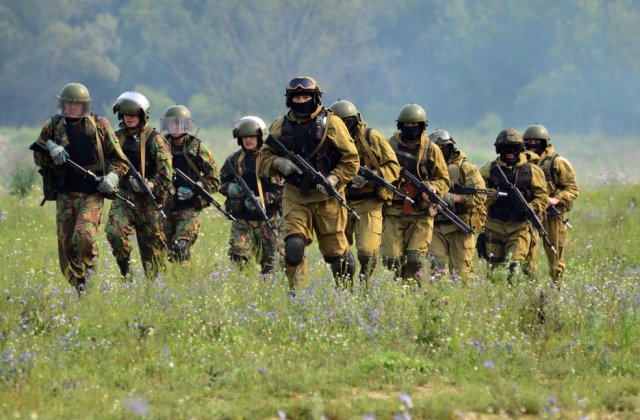 Belarus transferă grupe de militari la hotare cu Ucraina