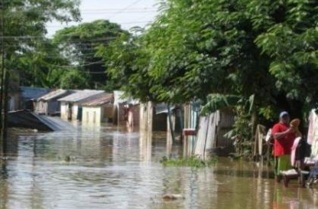 Peste 60 de morti in nordul Indiei, in urma inundatiilor