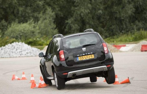 Dacia Duster cu probleme de stabilitate?! Olandezii spun da, Dacia spune nu  Video 