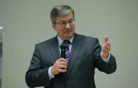 Bronislaw Komorowski a preluat functia de presedinte al Poloniei