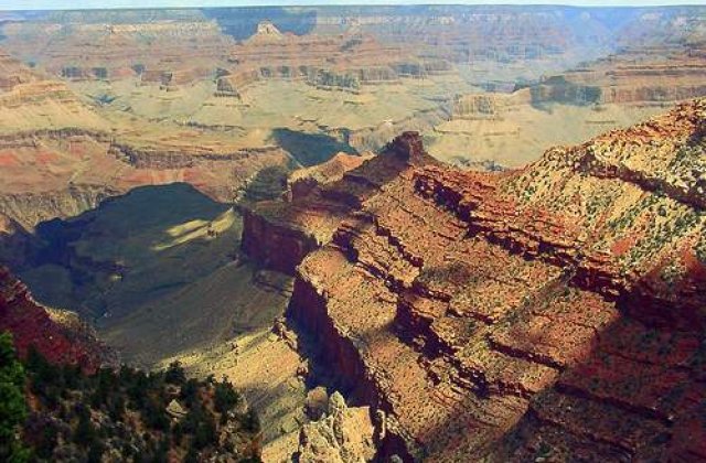 A supravietuit dupa ce a cazut in Marele Canion