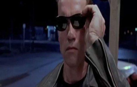  Video  Schwarzenegger invita fanii sa zdrobeasca lucruri cu TANCUL