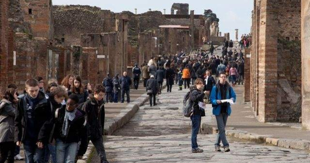 Un fragment dintr-o fresca din casa lui Neptun a fost furata