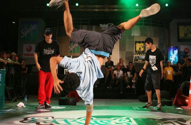 [VIDEO] Cum se facea breakdance in anii `40