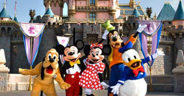 Si-a "imbolnavit" copilul de cancer pentru o excursie la Disneyland