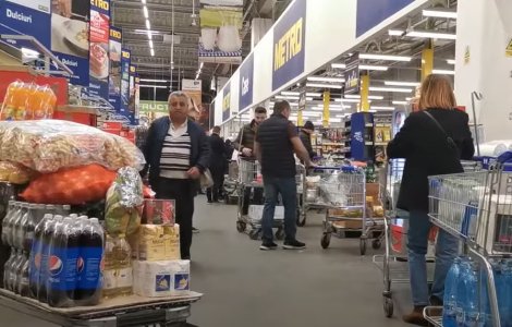 Nouă isterie! Stocurile de ulei și făină aduc panică și risipă alimentară. Reacția ANPC