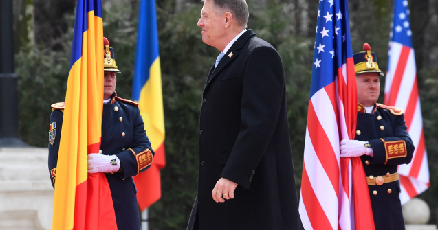 Iohannis a semnat decretele de eliberare din funcţie a trei magistraţi care se pensionează