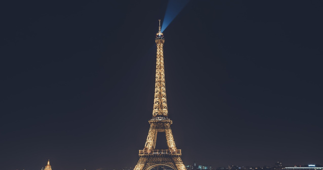 VIDEO Turnul Eiffel s-a făcut mai mare. Monumentul istoric este acum mai înalt cu 6 metri