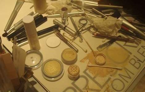 Cum sa sa iti protejezi cosmeticele de microbi