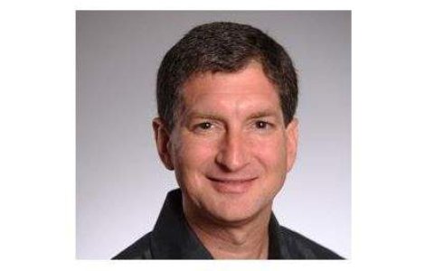 Seful diviziei iPhone a parasit compania Apple