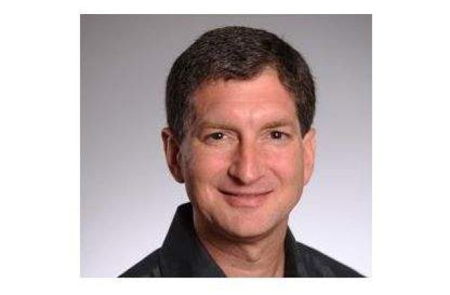 Seful diviziei iPhone a parasit compania Apple