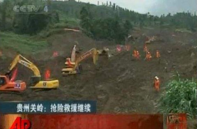 Peste o suta de morti, in urma alunecarilor de teren din China