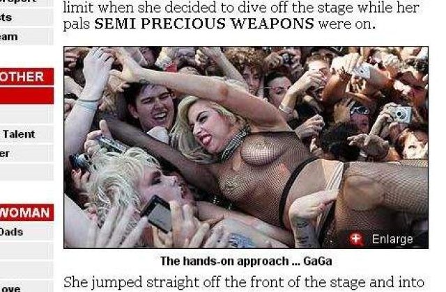 Gaga, aproape goala in bratele fanilor