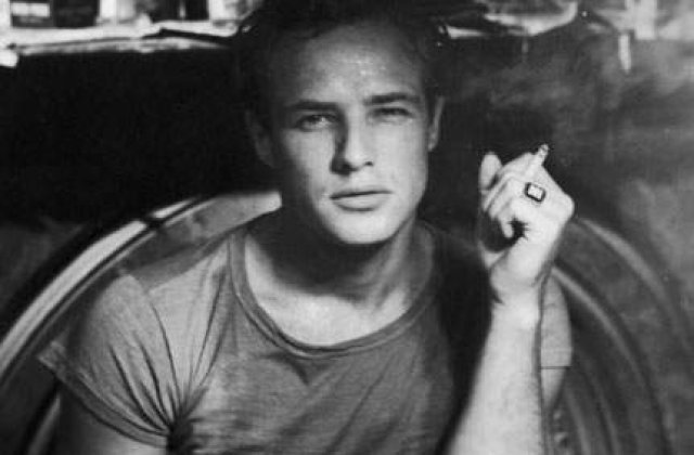 Lupta pe ramasitele lui Marlon Brando