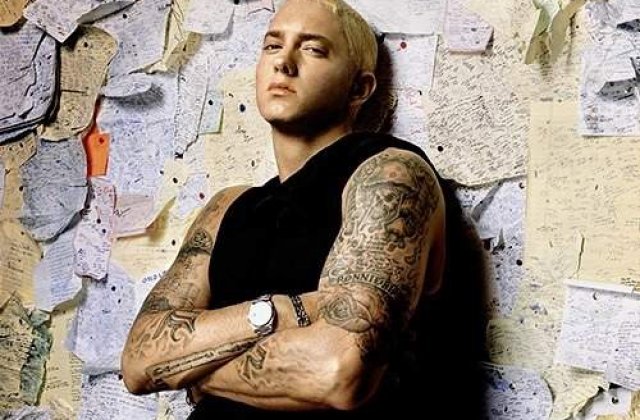 [VIDEO] Rihanna, Eminem si Megan Fox in "Love the way you lie"