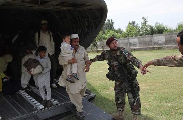 Pakistanul, izolat de inundatii