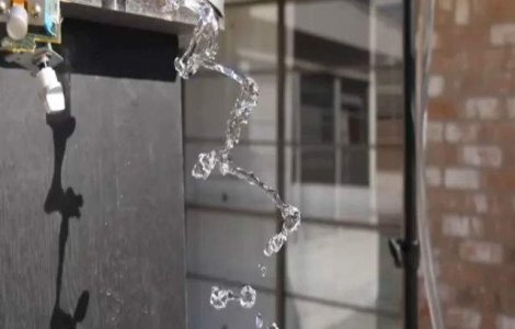  Video  Puterea uimitoare a muzicii: Poate face apa sa ...danseze