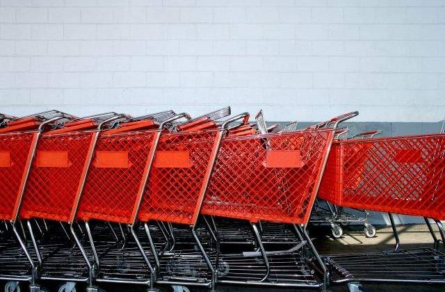 Un supermarket din Deva, inchis la TREI ORE de la inaugurare
