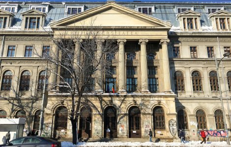 Universitatea din București revine la cursurile fizice în semestrul II