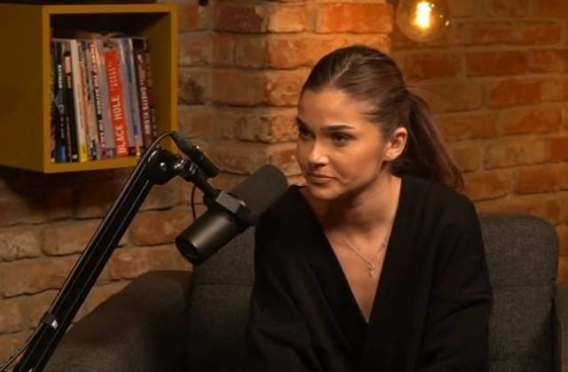 C&acirc;ți bani c&acirc;știgă, de fapt, Theo Rose: &bdquo;Eu acum sunt c&acirc;ntăreață, nu știu să fac afaceri&rdquo;