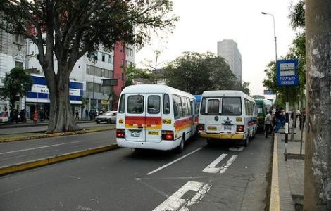 Peste 20 de morti intr-un accident de autocar in Peru