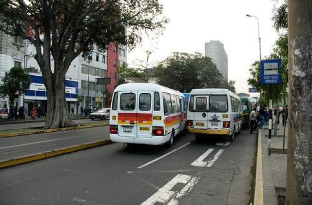 Peste 20 de morti intr-un accident de autocar in Peru