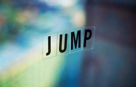 S-a aruncat de la etaj pentru a cincea oara in ultimele luni