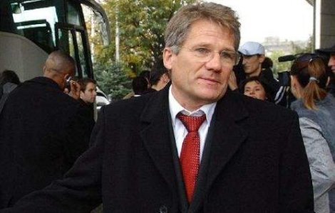 Boloni il ataca pe Becali