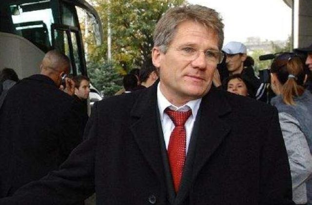 Boloni il ataca pe Becali