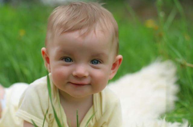 [VIDEO] Un bebelus a inviat la propria inmormantare