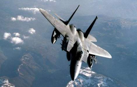 Armata turca a DOBORAT un avion militar sirian