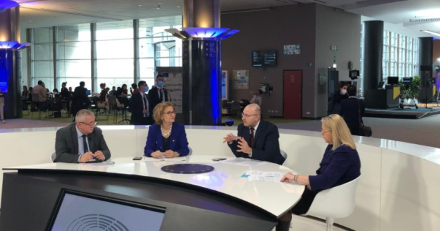 Tiberiu Szasz, jurnalist Metropola TV, gazda unei ediții speciale realizate în colaborare cu DG Regio, Comisia Europeană si Parlamentul European